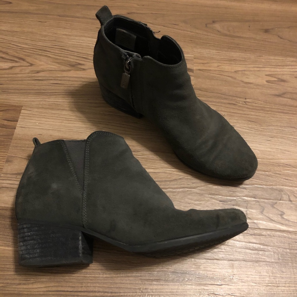 Preloved Blondo gray ankle boots in size 8.5